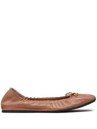 Valentino Garavani VLogo Signature patent ballet flats - women - Leather - 35.5 - Pink