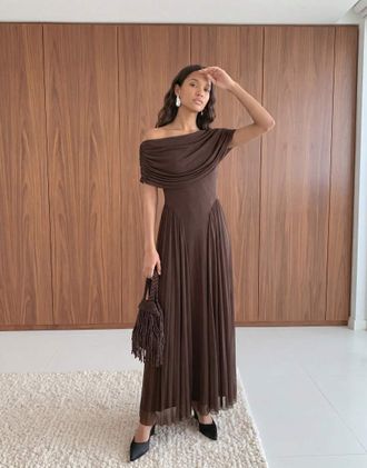 Vero Moda Vestito lungo con maniche corte e dettaglio a mantella marrone caff&egrave;