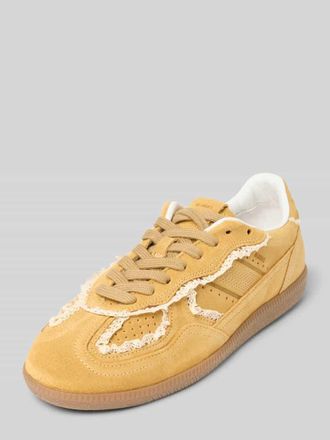 Alohas Sneaker aus Leder mit H&auml;kelspitze in Senf, Gr&ouml;&szlig;e 39