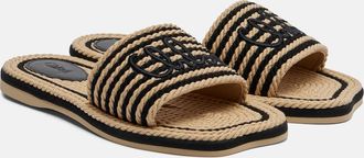 Chlo&eacute; Chloe Sand logo slides