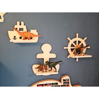 OEM Un Conjunto De Estanter&iacute;as Con Tem&aacute;tica N&aacute;utica: Un Tim&oacute;n, Un Barco, Un Ancla