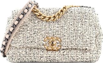 Chanel 19 Flap Bag Quilted Tweed Medium crossbody bag - Zwart
