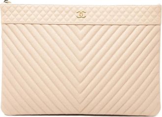 Chanel Clutch O Case grande trapuntata in pelle Caviar con motivo chevron 2017-2018 - Marrone