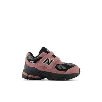 New Balance Ni&ntilde;os 2002 Hook & Loop en Rosa/Negro, Talla 21.5