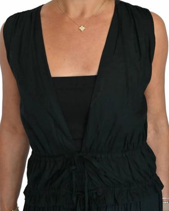 Elan Ryan Sleeveless Top In Black