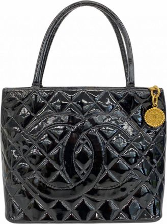 Chanel Black Patent Leather Tote Bag (Pre-Owned)