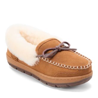 Dearfoams Fireside by Dearfoams Womens Gladstone Genuine Shearling Moccasin with Stitching