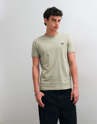 Fred Perry T-shirt verde pallido con bordi a contrasto