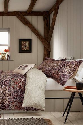 Morris & Co. Blackthorn Cotton Duvet Cover Set in Dark Red | Size: Super King