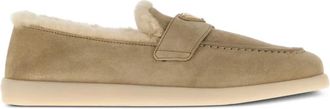 Prada Mocassini in pelle scamosciata con bordo in shearling - Toni neutri