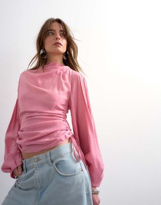 Topshop Top a maniche lunghe rosa con arricciatura laterale