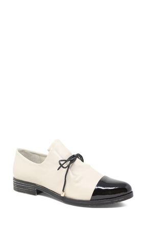 Django & Juliette Kotty Lace Flat in Black Almond/Patent Leather at Nordstrom, Size 41