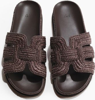 H&M Sandalen aus geflochtenem Stroh - Dunkelbraun