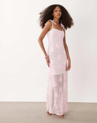 River Island Vestito lungo rosa con conchiglie ricamate