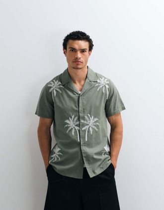 South Beach Camicia da spiaggia verde salvia con palme ricamate