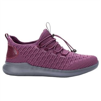 Prop&eacute;t Womens Travelbound Sneaker In Crushed Berry