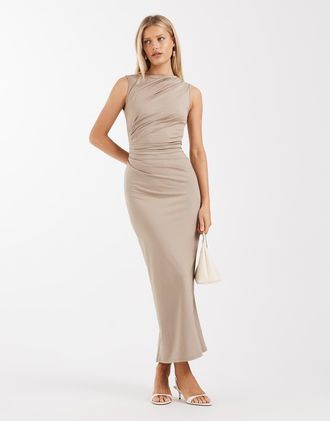 4th & Reckless Vestito lungo sinuoso senza maniche arricciato con scollo a barchetta color moka chiaro-Marrone