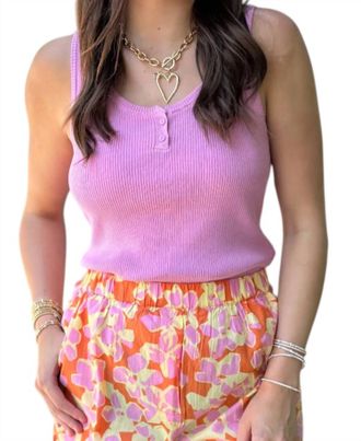 Compa&ntilde;&iacute;afant&aacute;stica Ribbed Button Tank In Pink
