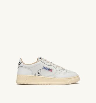 Autry SNEAKERS MEDALIST LOW IN PELLE BIANCA SNOOPY X AUTRY