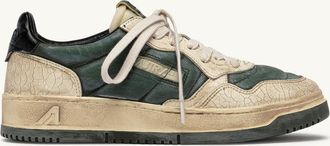Autry MEDALIST LOW SUPER VINTAGE SNEAKERS IN WHITE CRACKED LEATHER AND DARK GRAY