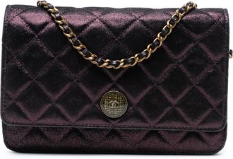 Chanel Tweedehands Gewatteerd Iriserend Lamsleer Tartan Knopen Portemonnee Aan Ketting