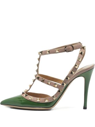 Valentino Garavani Rockstud pumps met bandje - Beige