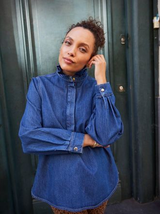 Envie de Fraise Umstands-Jeansbluse mit Volant-Stehkragen Mama-Tochter-Capsule double stone