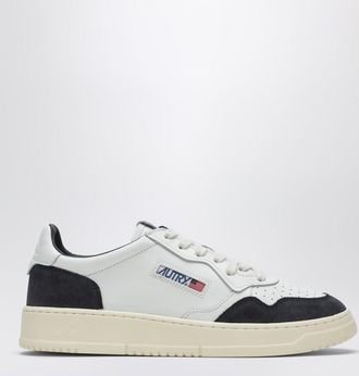 Autry Medalist Low sneaker in white leather and blue suede