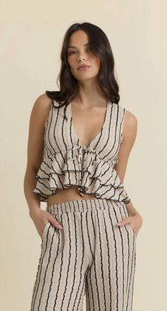 Vintage Havana Sleeveless Tie-Front Textured Knit Top In Light Beige