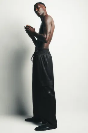 Alo | Satin Horizon Straight Leg Cargo Pants in Black, Size: Medium