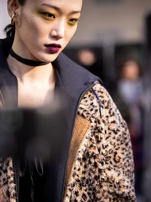 The makeup essentials you need for autumn, makeup looks for fall, new makeup fall 2020, best liquid eye liners, best dark lipsticks, best make up for autumn, autumn make up trends, autumn make up 2020,