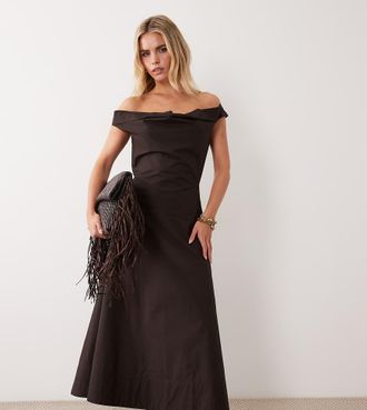 Asos Petite ASOS DESIGN Petite - Vestito lungo in popeline pesante color cioccolato con scollo drappeggiato-Marrone
