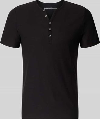 Mc Neal T-Shirt mit V-Ausschnitt und Knopfleiste in Black, Gr&ouml;&szlig;e XXXL