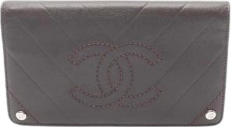 Chanel Pre-owned Wallets, female, Brown, Size: ONE SIZE Pre-owned Chevron V Stitch Leather Long Bifold Wallet
