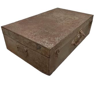 Wanderlust Deco Maleta De Metal Acabado Artesanal Marr&oacute;n 67x37x25h Cm