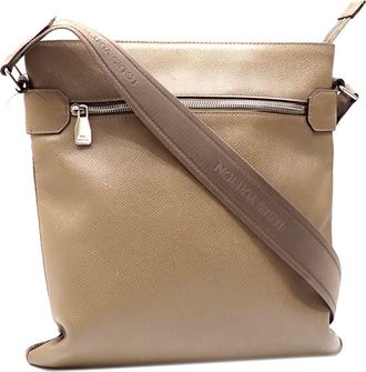 Louis Vuitton Brown Taiga Leather Shoulder Bag (Pre-Owned)