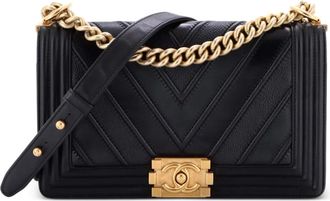 Chanel Boy Flap Bag Chevron Caviar and Calfskin Old Medium crossbody bag - Zwart