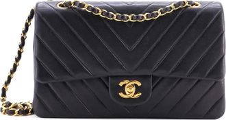 Chanel Borsa a spalla Classic Double Flap media in pelle di agnello con motivo chevron - Nero
