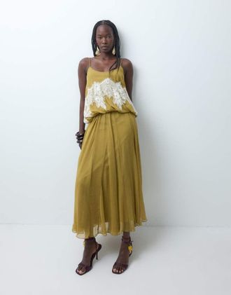 Asos vestito maxi con corpino blouson, bordo in pizzo e gonna ampia in oliva dorata-Giallo