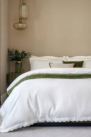 Christy Scallop Edge Cotton Sateen Duvet Sets in Green | Size: Super King