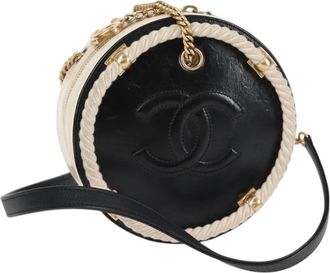 Chanel En Vogue Round Bag Crumpled Calfskin Black Leather Bag (Pre-Owned)