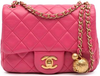 Chanel Borsa a tracolla squadrata mini in pelle di agnello con battente e perle 2020 - Rosa