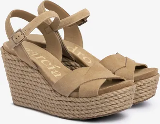 Pedro Garcia Criss cross wedge sanal in beige suede | Dalys | Spring Summer 26 |PEDRO GARCIA