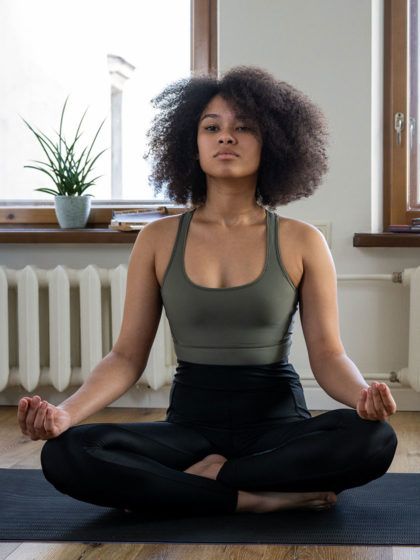 3 Workouts für zu Hause, die uns in diesem Winter aktiv und happy machen