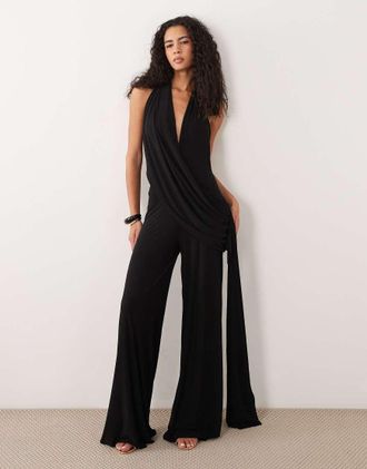 Asos tuta allacciata al collo con scollo profondo e dettaglio fascia drappeggiata nera-Nero