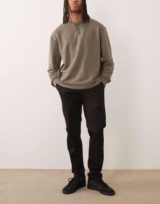 Mango Pantaloni regular fit in misto cotone neri con pieghe sul davanti-Nero