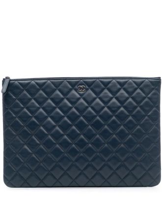 Chanel 2016-2017 Large Quilted Lambskin O Case clutch bag - women - Lambskin - One Size - Blue