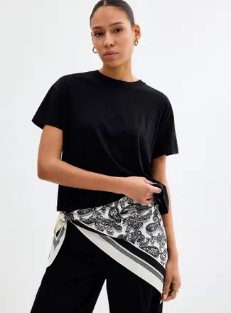 Simons Womens Paisley triangular scarf