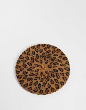 New Era berretto in lana con stampa leopardata marrone multicolore e logo NY Yankees da donna