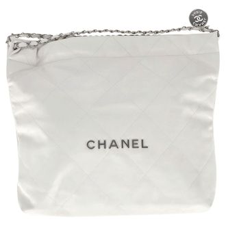 Chanel Chanel Glanzend Gequilt Klein 22 in Witte Kalfsleer